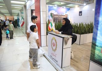 استقبال نوجوانان از غرفه کانون جوانه ها در نمایشگاه کتاب استقبال نوجوانان از غرفه کانون جوانه ها در نمایشگاه کتاب