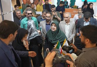 بازدید سخنگوی دولت از غرفه بانک ملی ایران در سی و ششمین نمایشگاه کتاب