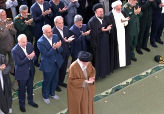 برپایی نماز عیدفطر به امامت رهبر انقلاب + تصاویر