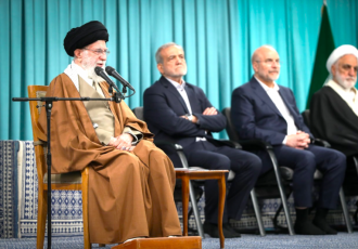 واکنش کاربران فضای مجازی به سخنان رهبر انقلاب در نماز عید فطر + تصاویر