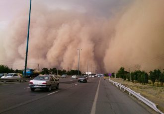 طوفان عجیبی در اتوبان قم-تهران طوفان عجیبی در اتوبان قم-تهران