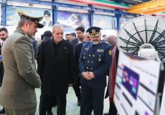 بازدید پزشکیان از نمایشگاه توانمندیها و ظرفیتهای وزارت دفاع بازدید پزشکیان از نمایشگاه توانمندیها و ظرفیتهای وزارت دفاع