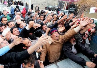 خدشه دولت تدبیر بر شان مردم/ از ماجرای توزیع سبد کالا در ابتدای دولت تا مسکن ۲۵ متری در سال پایانی خدشه دولت تدبیر بر شان مردم/ از ماجرای توزیع سبد کالا در ابتدای دولت تا مسکن ۲۵ متری در سال پایانی