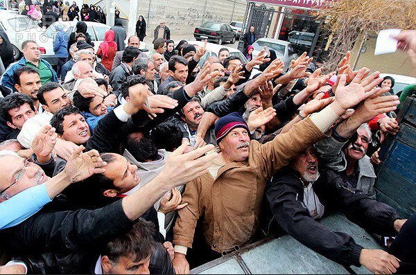 خدشه دولت تدبیر بر شان مردم/ از ماجرای توزیع سبد کالا در ابتدای دولت تا مسکن ۲۵ متری در سال پایانی