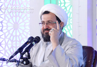 حاج آقای ماندگاری در پاسخ به فرد معترض در مسجد جمکران چه گفت؟