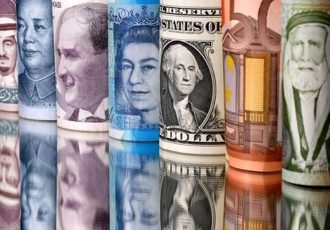 تلاطم در بازار ارز با غول تورم؛ راهکار: کنترل حجم نقدینگی تلاطم در بازار ارز با غول تورم؛ راهکار: کنترل حجم نقدینگی