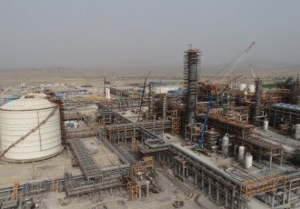 رفع موانع پیش روی صنعت پتروشیمی برای تحقق شعار سال ضروری است رفع موانع پیش روی صنعت پتروشیمی برای تحقق شعار سال ضروری است